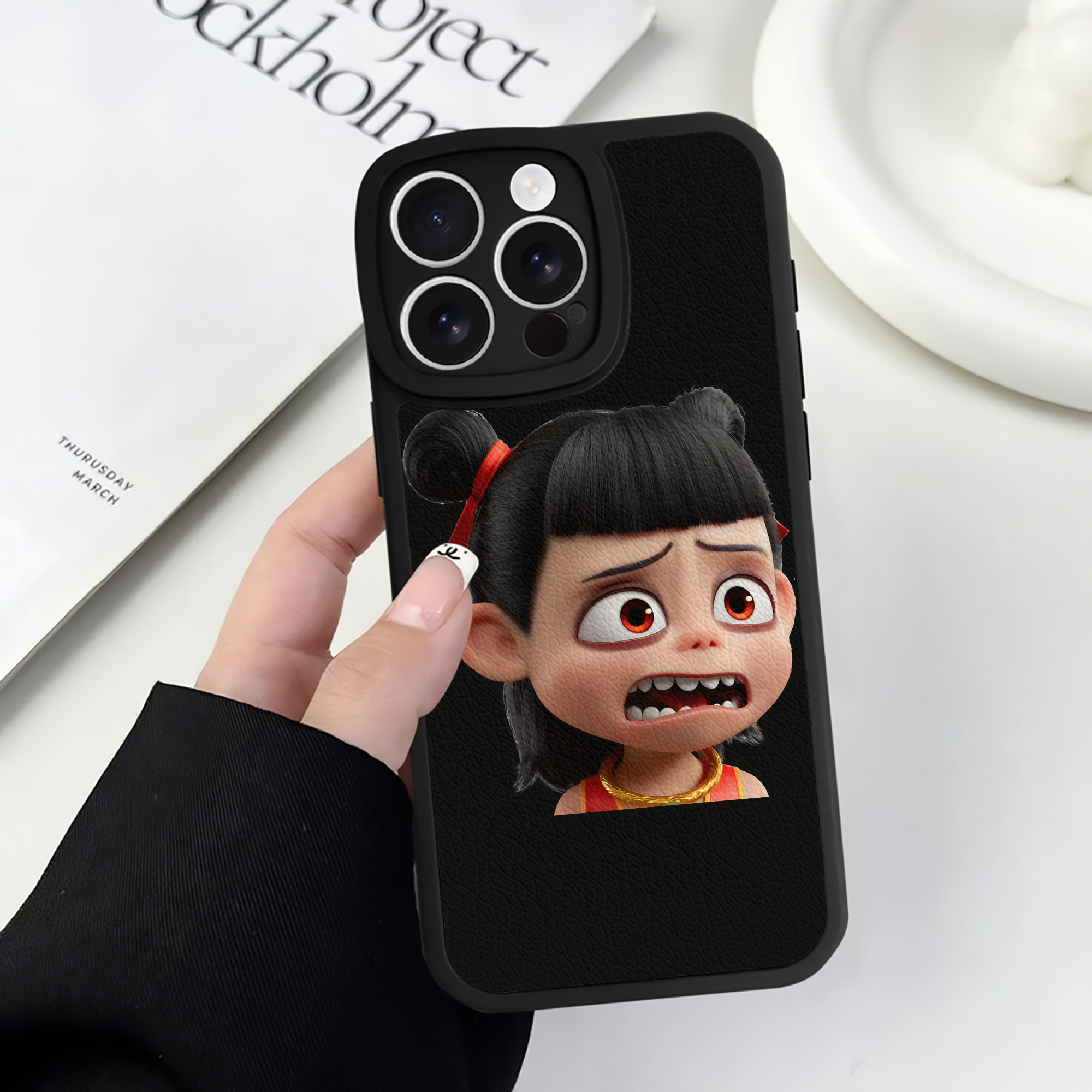 （画像用） Ne Zha 2 ナタ 魔童の大暴れ 【iPhone 16シリーズ対応】シリコンスマホケース（レザー調） 材質：シリコン